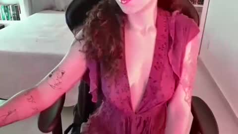 Snapshot of goddess_artemis_ chatting on 11/12/25, 11:14 Fauna online show from 11/12/25, 11:14