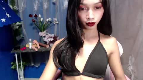 Snapshot of goddess_ayah chatting on 10/25/25, 05:30 Ayah online show from 10/25/25, 05:30