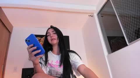 Snapshot of goddess_eli77 chatting on 11/19/25, 02:22 goddess_eli77 online show from 11/19/25, 02:22