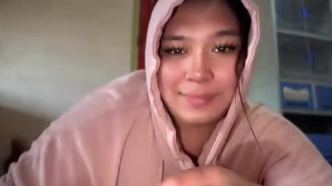 Snapshot of goddess_marickx_xoxo chatting on 10/30/25, 06:15 MARICKX online show from 10/30/25, 06:15