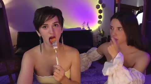   330 UTC2 girls   online show from 07/09/26, 05:44