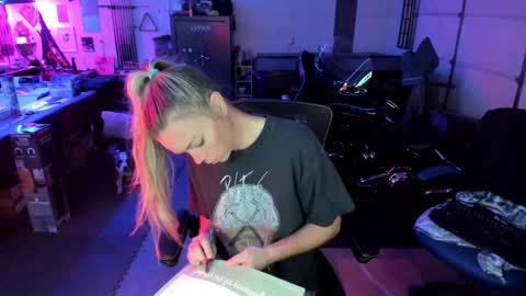 Patricia Mars           Goddess of Mars twitter thegoddessmindy online show from 10/23/25, 02:38