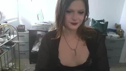 Goddess of Insanity online show from 11/05/25, 05:02