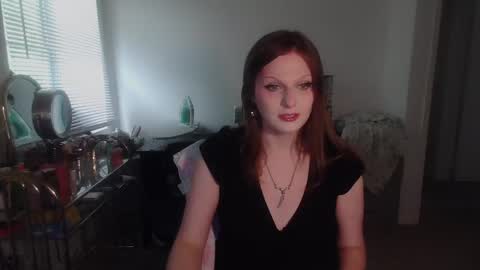 Goddess of Insanity online show from 05/01/26, 02:32