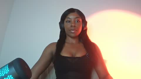 Snapshot of goddessblackk chatting on 12/19/24, 03:40 Miss Raven Black online show from 12/19/24, 03:40