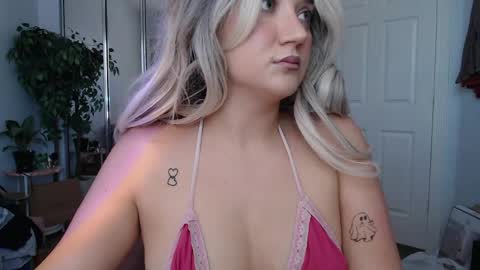 Snapshot of goddessemmy chatting on 05/28/26, 07:00 Goddess Emmy online show from 05/28/26, 07:00