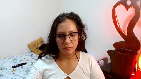  Naih Reyes online show from 12/17/24, 06:02
