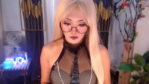quinnie online show from 01/13/25, 01:02