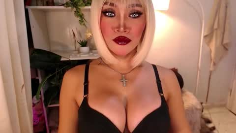 quinnie online show from 09/19/25, 04:36