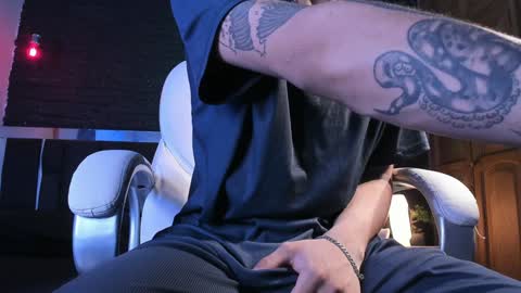 Snapshot of godly_huan chatting on 12/15/24, 08:41 HUAN online show from 12/15/24, 08:41