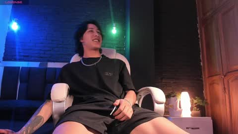 Snapshot of godly_huan chatting on 12/17/24, 05:40 HUAN online show from 12/17/24, 05:40