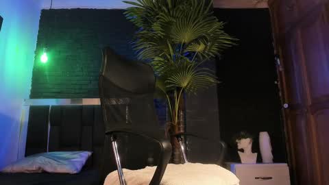 Snapshot of godly_huan chatting on 02/27/25, 05:02 HUAN online show from 02/27/25, 05:02