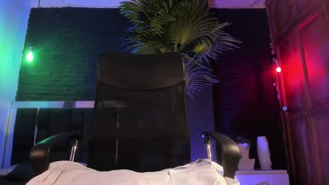 Snapshot of godly_huan chatting on 03/03/25, 11:33 HUAN online show from 03/03/25, 11:33