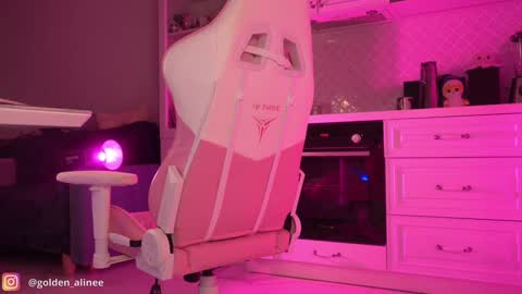 Snapshot of golden_alinee chatting on 01/23/25, 11:58 Aline meow online show from 01/23/25, 11:58