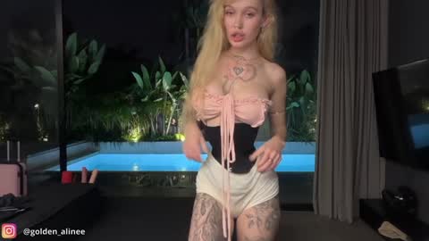 Snapshot of golden_alinee chatting on 10/30/25, 04:08 Aline meow online show from 10/30/25, 04:08