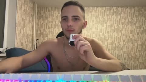 Snapshot of golden_boyyy21 chatting on 02/02/25, 05:15 Golden boyyy21 online show from 02/02/25, 05:15