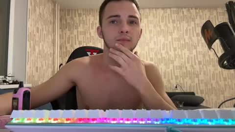 Snapshot of golden_boyyy21 chatting on 02/19/25, 05:06 Golden boyyy21 online show from 02/19/25, 05:06
