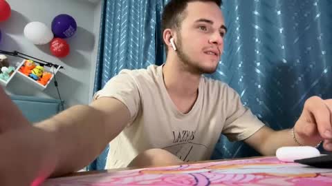 Snapshot of golden_boyyy21 chatting on 03/01/25, 01:43 Golden boyyy21 online show from 03/01/25, 01:43