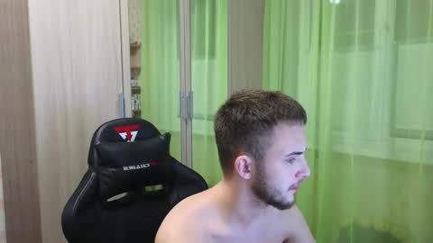 Snapshot of golden_boyyy21 chatting on 11/26/25, 07:15 Golden boyyy21 online show from 11/26/25, 07:15