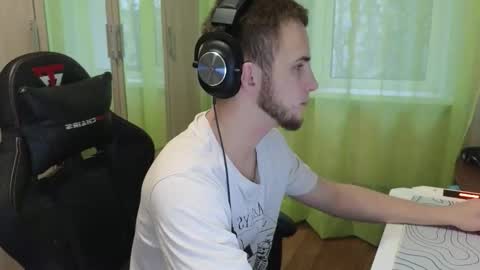 Snapshot of golden_boyyy21 chatting on 12/04/25, 06:34 Golden boyyy21 online show from 12/04/25, 06:34