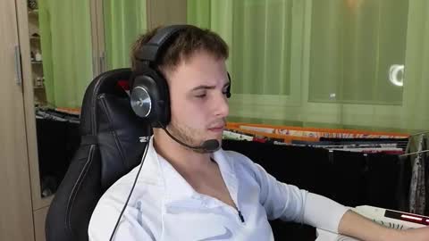 Snapshot of golden_boyyy21 chatting on 01/08/26, 08:33 Golden boyyy21 online show from 01/08/26, 08:33