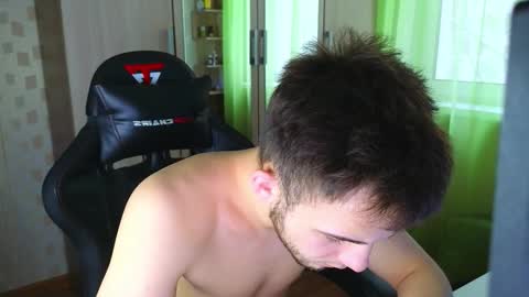 Snapshot of golden_boyyy21 chatting on 01/19/26, 12:42 Golden boyyy21 online show from 01/19/26, 12:42