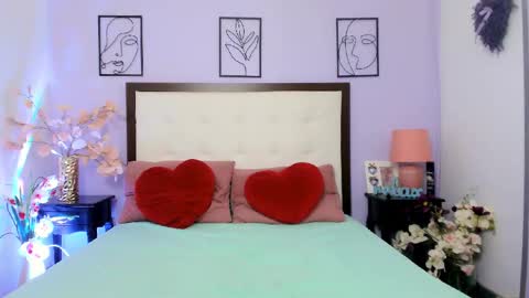 Snapshot of golden_kittyy chatting on 10/15/25, 04:23 Kitty online show from 10/15/25, 04:23