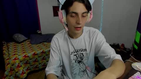 Snapshot of golden_ryan chatting on 02/05/26, 05:45 Jmmmm online show from 02/05/26, 05:45