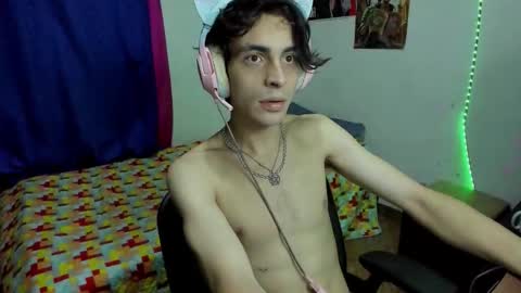 Snapshot of golden_ryan chatting on 02/08/26, 06:11 Jmmmm online show from 02/08/26, 06:11