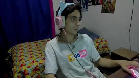 Snapshot of golden_ryan chatting on 02/10/26, 06:01 Jmmmm online show from 02/10/26, 06:01