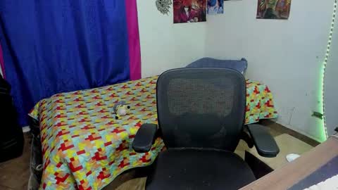 Snapshot of golden_ryan chatting on 02/12/26, 06:19 Jmmmm online show from 02/12/26, 06:19