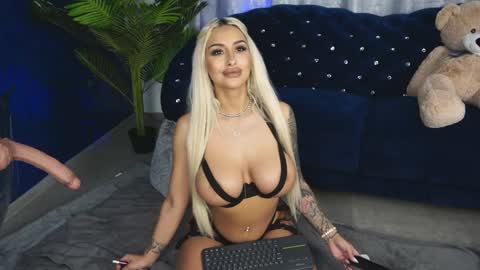 GoldenAmberX online show from 01/25/25, 10:51