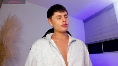 Snapshot of goldenbby222 chatting on 05/21/26, 12:39 Cami online show from 05/21/26, 12:39