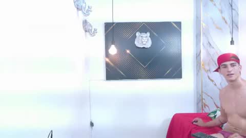 Snapshot of goldendesirex_ chatting on 06/11/26, 02:53 online show from 06/11/26, 02:53