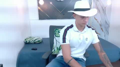 Snapshot of goldendesirex_ chatting on 06/12/26, 07:13 online show from 06/12/26, 07:13