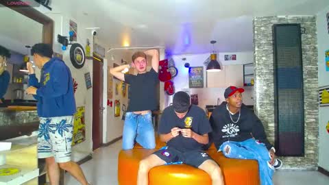 Snapshot of goldenjoi chatting on 02/20/25, 11:31 GOLDENJOI online show from 02/20/25, 11:31