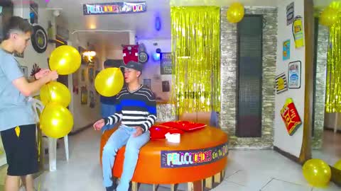 Snapshot of goldenjoi chatting on 03/04/25, 11:40 GOLDENJOI online show from 03/04/25, 11:40