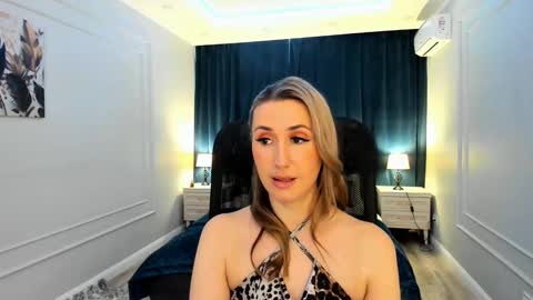 Olivia online show from 03/03/25, 06:15