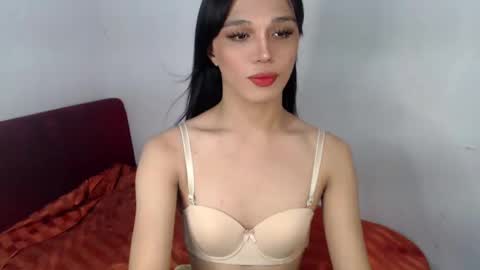 Snapshot of goldenlily69 chatting on 02/16/25, 03:04 Lily is Gold online show from 02/16/25, 03:04