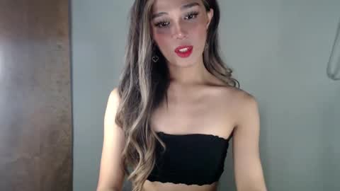 Snapshot of goldenlily69 chatting on 03/02/25, 01:04 Lily is Gold online show from 03/02/25, 01:04