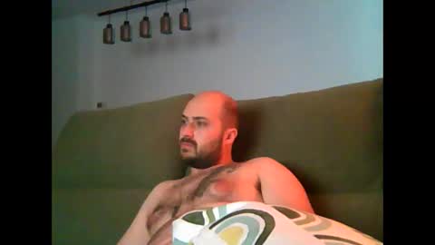 Snapshot of goldenspainboy chatting on 10/31/25, 07:04 goldenspainboy online show from 10/31/25, 07:04