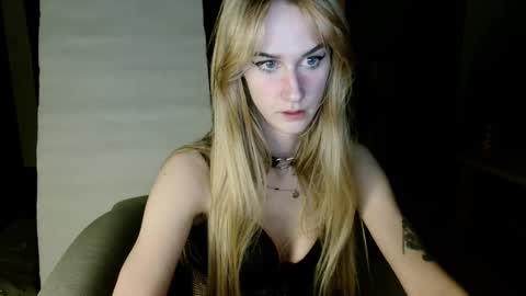 GoldieHanny online show from 02/19/25, 02:01