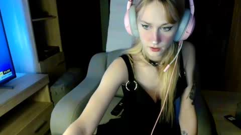 GoldieHanny online show from 02/21/25, 06:15