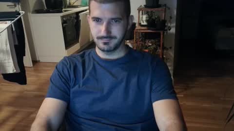 Snapshot of goldnic_10 chatting on 10/25/25, 05:04 goldnic_10 online show from 10/25/25, 05:04