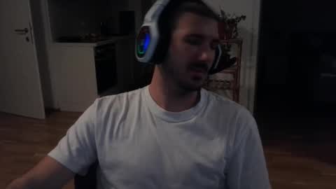 Snapshot of goldnic_10 chatting on 11/23/25, 11:21 goldnic_10 online show from 11/23/25, 11:21