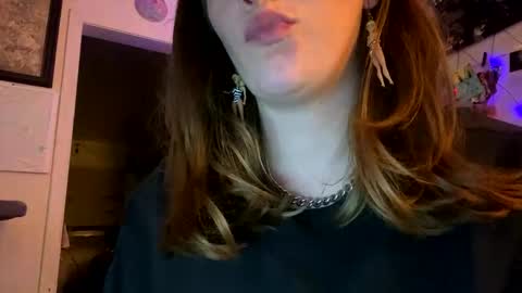 Snapshot of goldstarprincessxxx chatting on 11/17/25, 01:55 Goldstar and Princess online show from 11/17/25, 01:55