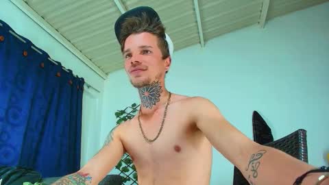 Snapshot of goldy_loyal99 chatting on 09/15/25, 11:54 Goldy Loyal93 online show from 09/15/25, 11:54