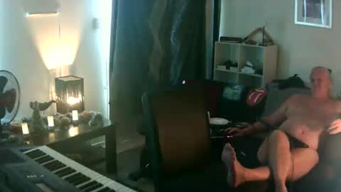 goldyguy011 online show from 12/01/25, 03:00