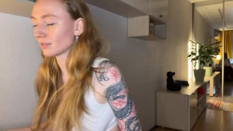 Polly online show from 11/19/25, 04:51