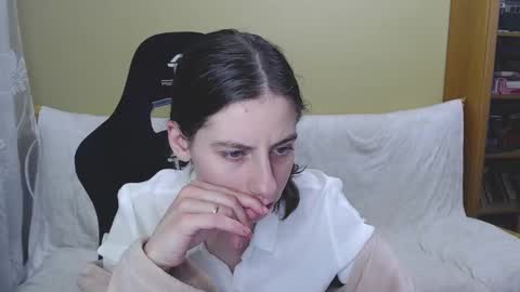 Snapshot of good__night chatting on 03/09/25, 06:32 Elizabeth Effie online show from 03/09/25, 06:32